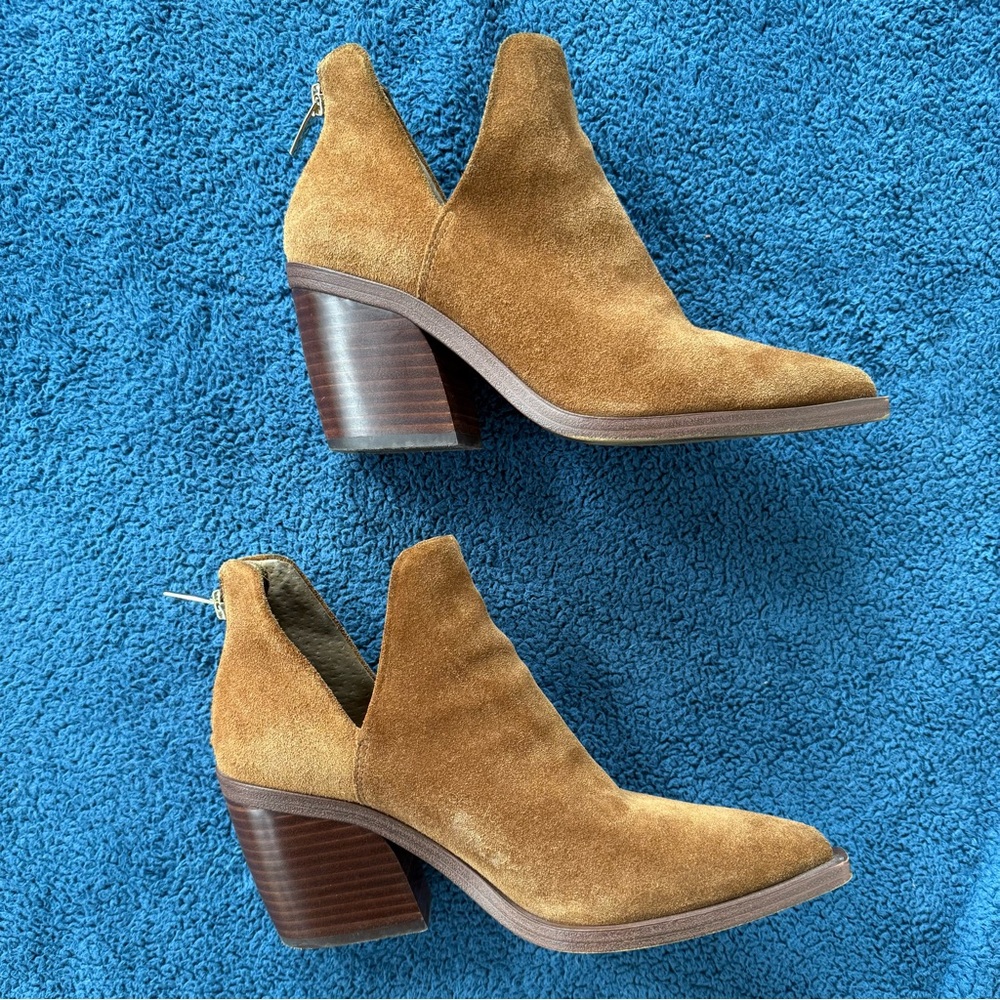 Sz 7 — Vince Camuto Bibestie suede ankle booties - Picture 4 of 12